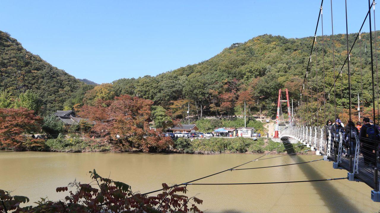 Oeosa Temple sits near Oeo Lake.