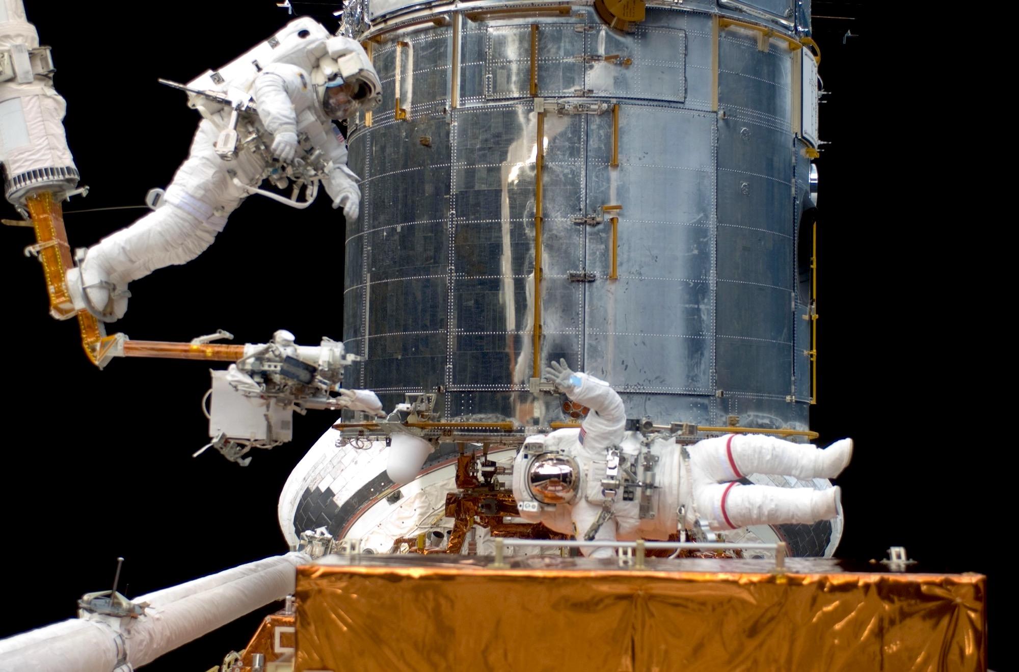 Should Robots Take Astronauts' Place In Space Exploration?