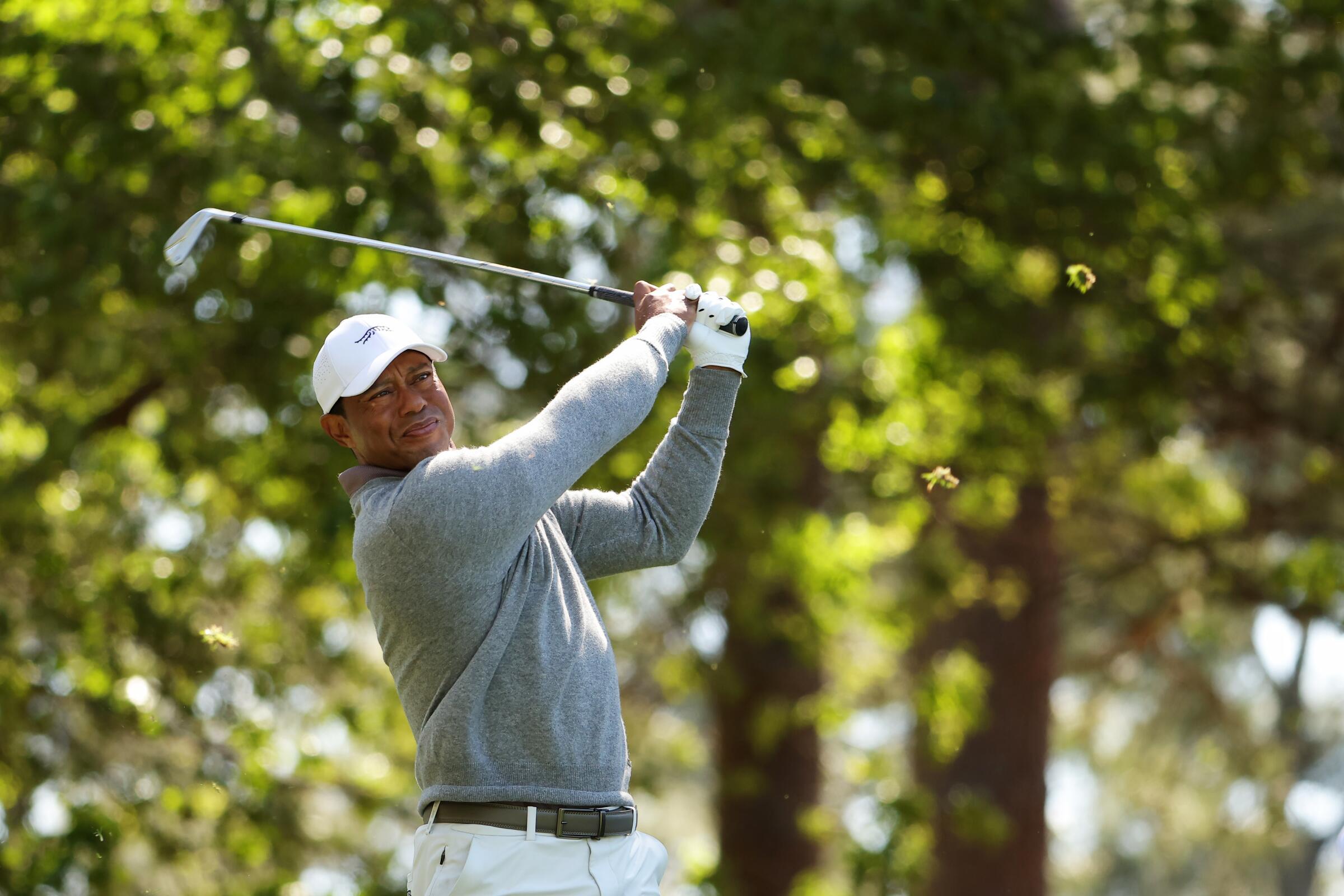Tiger Woods going for another Masters win after making the cut ...